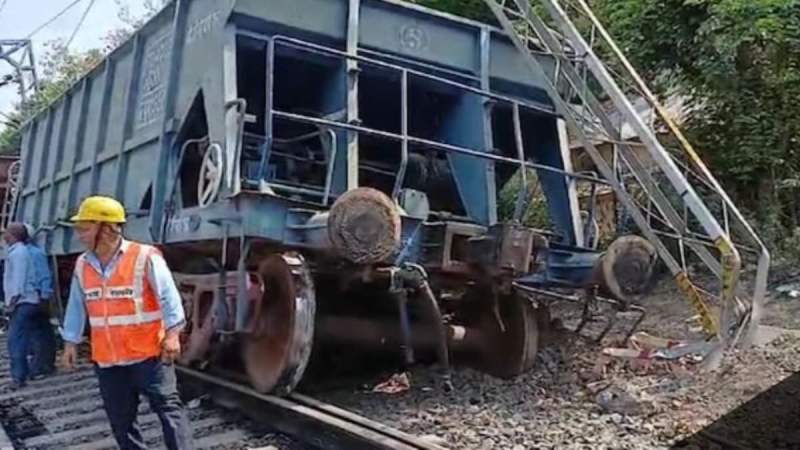 Goods Train 5 Coaches Derailed at Khandwa Junction