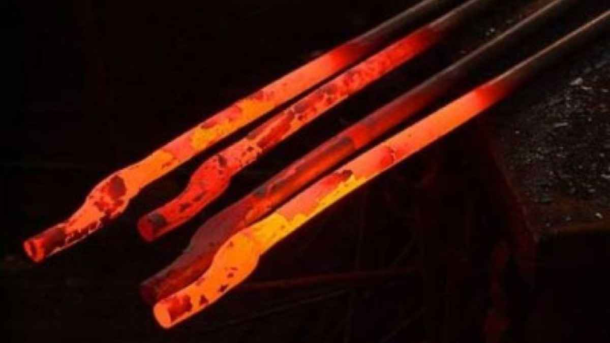 अंधविश्वास की इंतेहा! 18 दिन की बच्ची को गर्म सलाखों से दागा, जान पर बन आई