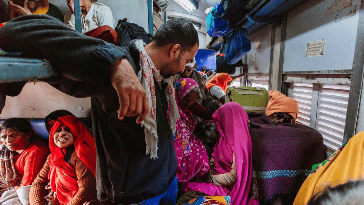 कहीं आप तो नहीं करते जनरल टिकट लेकर स्लीपर डिब्बे में सफर? जान लें रेलवे का नियम