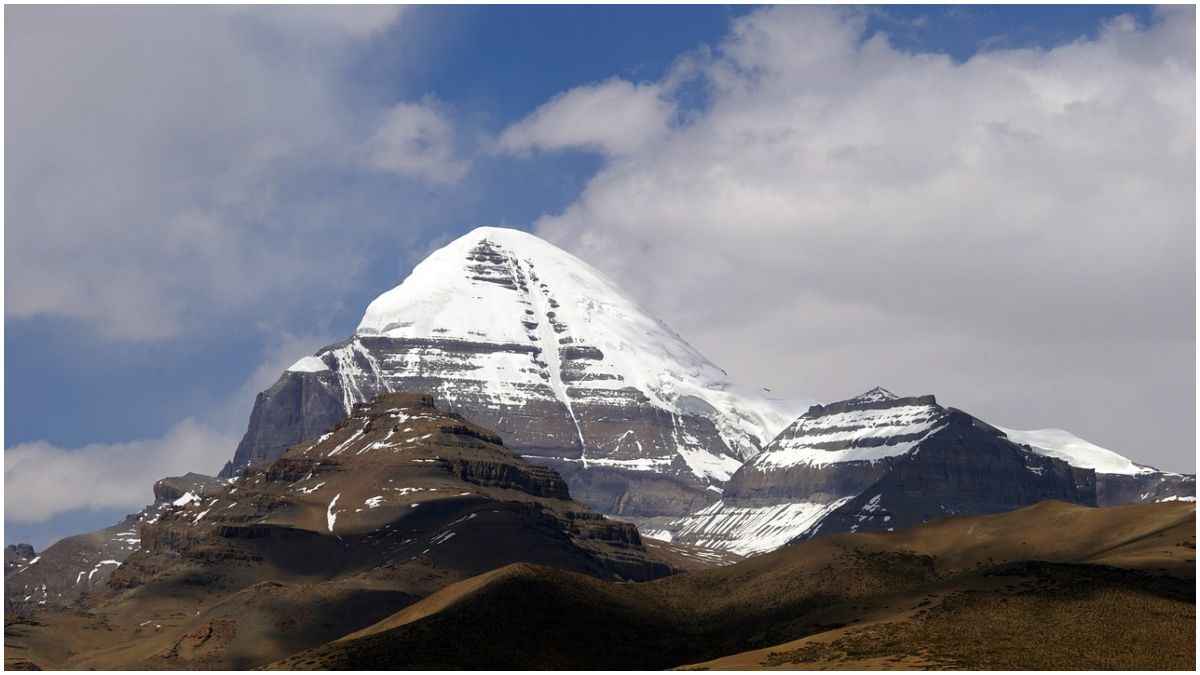 Mount Kailash: हर साल आते हैं हजारों पर्यटक, लेकिन कोई नहीं चढ़ पाया यह पहाड़; दैवीय चेतावनी ने लगाई रोक!