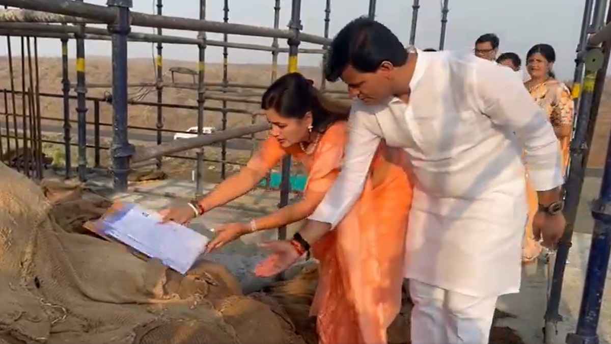 बजरंगबली जीत का आशीर्वाद दें; हनुमान गढ़ी में हनुमानजी के चरणों में रखा लोकसभा चुनाव नामांकन, देखें वीडियो