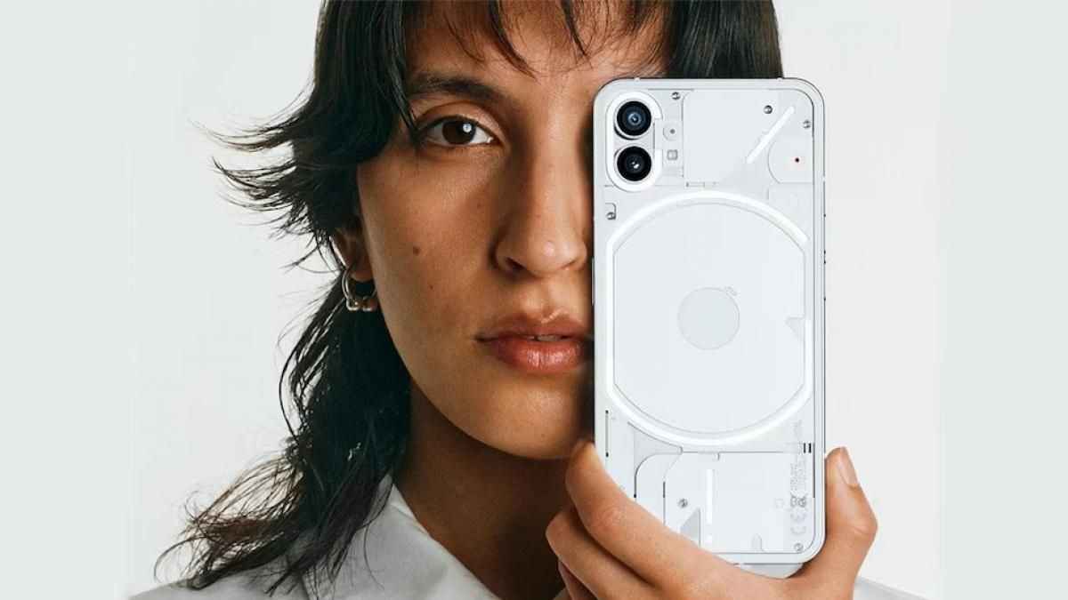 Apple, Samsung छोड़िए! ये प्रीमियम फोन मिल रहा है सस्ते में, फटाफट देखें डील