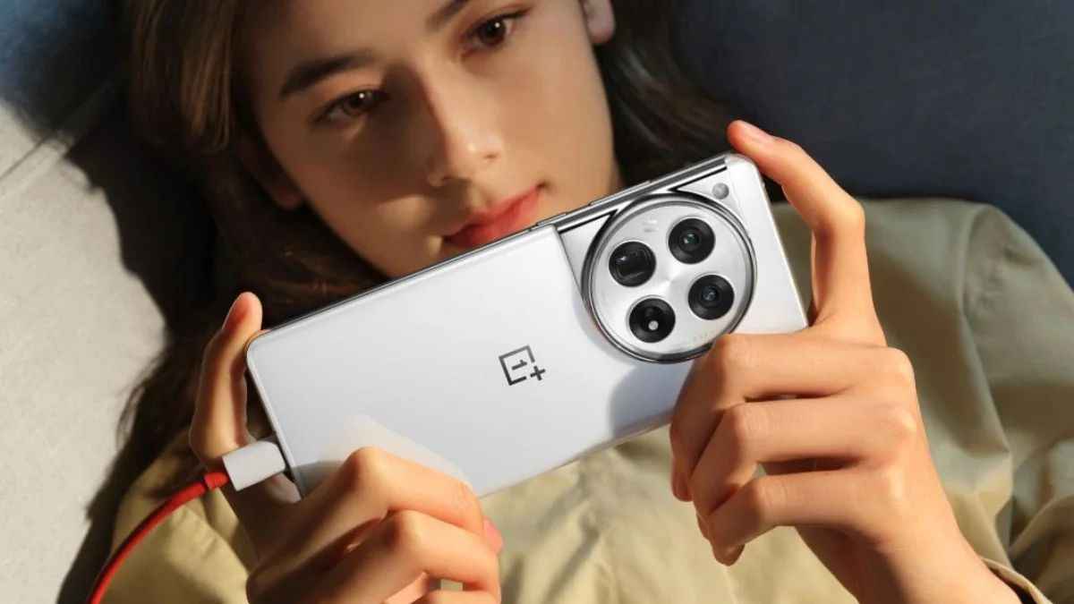 OnePlus का प्रीमियम फोन हुआ सस्ता, 50MP कैमरा, 120Hz रिफ्रेश रेट के साथ मिल रहा इतना कुछ  