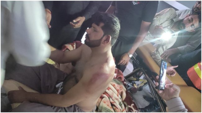 Pakistan Army Soldiers Attacked Police Officials