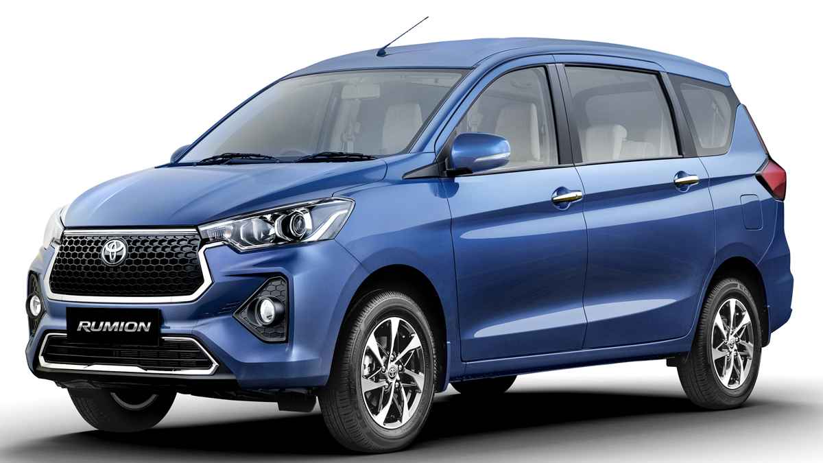 टोयोटा की इस सस्ती 7 सीटर कार का ऑटोमैटिक वेरिएंट हुआ लॉन्च, सिर्फ 11,000 में करें बुकिंग