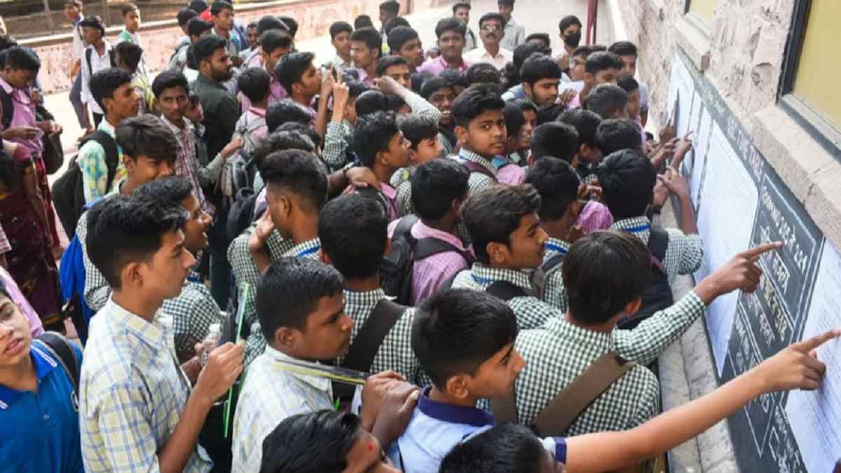 यूपी बोर्ड रिजल्ट से नहीं हैं खुश तो ऐसे बढ़वाएं नंबर, दो सब्जेक्ट में फेल छात्र भी हो सकते हैं पास