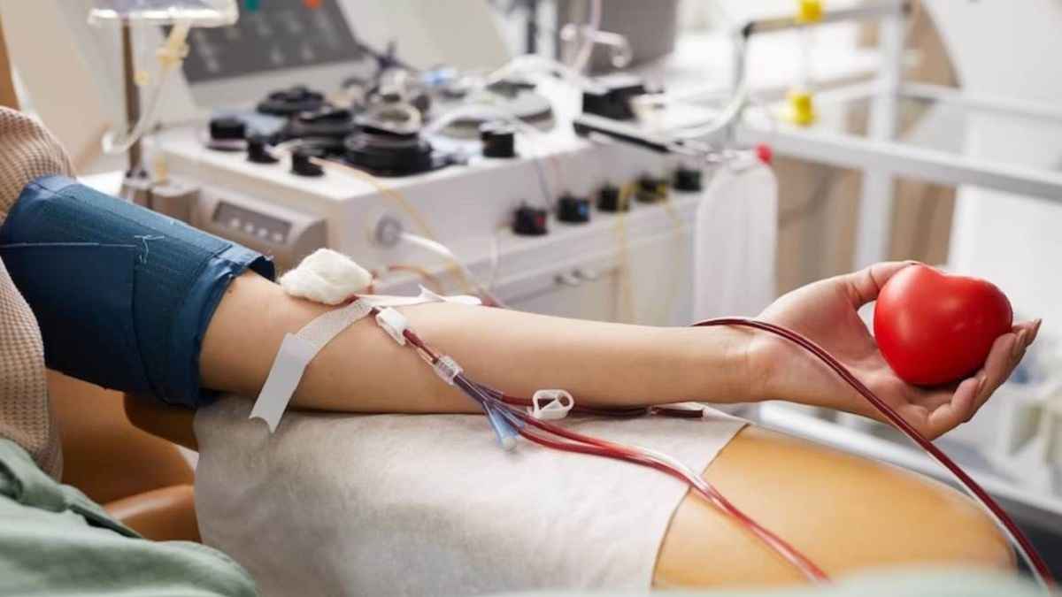 ब्लड डोनर्स को डराने वाली खबर! खून देने के बाद अचानक युवक के सीने में दर्द उठा और दम तोड़ दिया