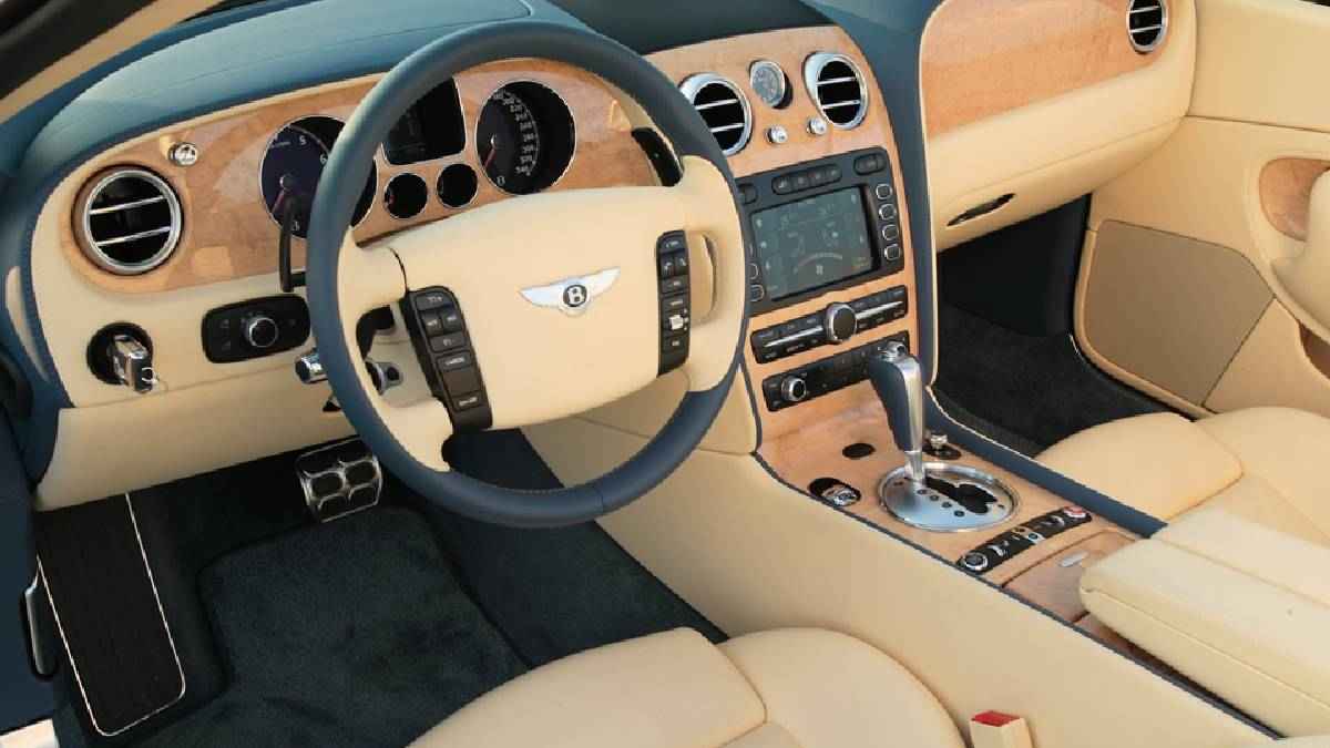 कार जर्नी के दौरान बहुत काम के हैं ये 4 गैजेट्स, जानिए कहां से खरीदें