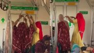 delhi metro viral video Dance women