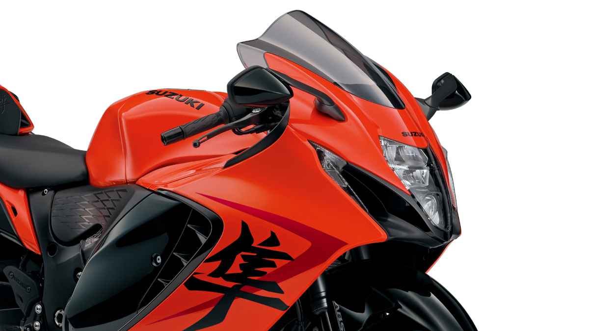 Suzuki Hayabusa के इस नए स्पेशल एडिशन को देखने के लिए उमड़ी लोगों की भीड़! जानें कीमत
