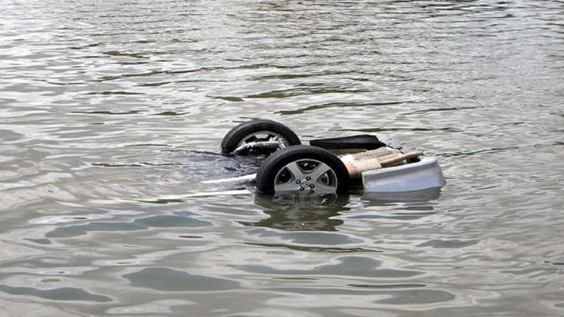 Alto Car Drowned Into Canal People Killed Maharashtra Sangli Accident