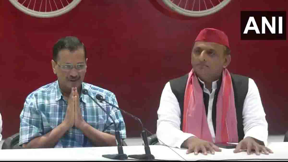 Arvind Kejriwal Akhilesh Yadav