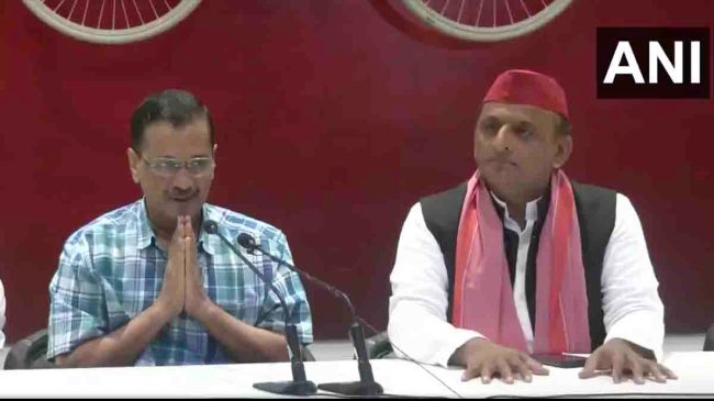 Arvind Kejriwal Akhilesh Yadav