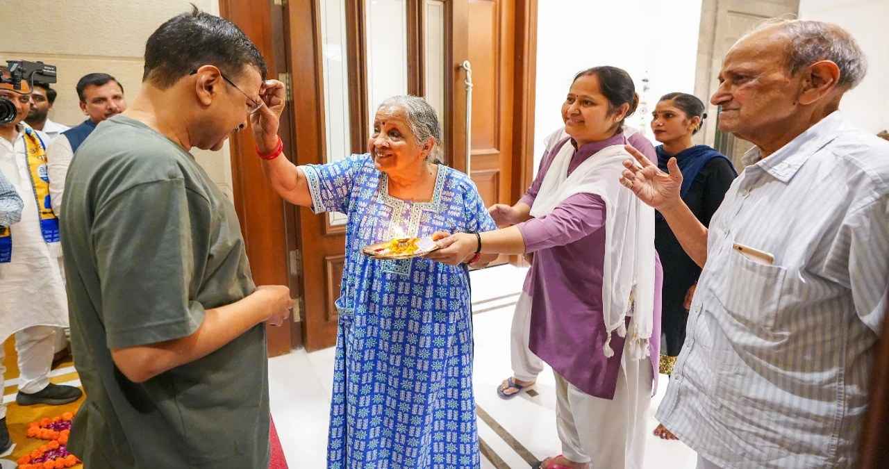 'कल दिल्ली पुलिस मेरे माता-पिता से पूछताछ करेगी...' स्वाति मालीवाल मामले में पहली बार बोले अरविंद केजरीवाल