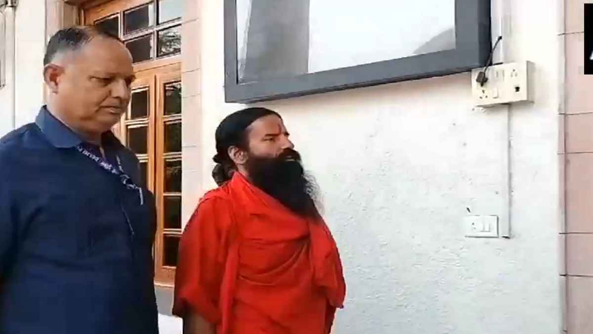 'रामदेव की तरह माफी मांगें IMA चीफ'; सुप्रीम कोर्ट का निर्देश, बाबा और आचार्य बालकृष्ण को राहत