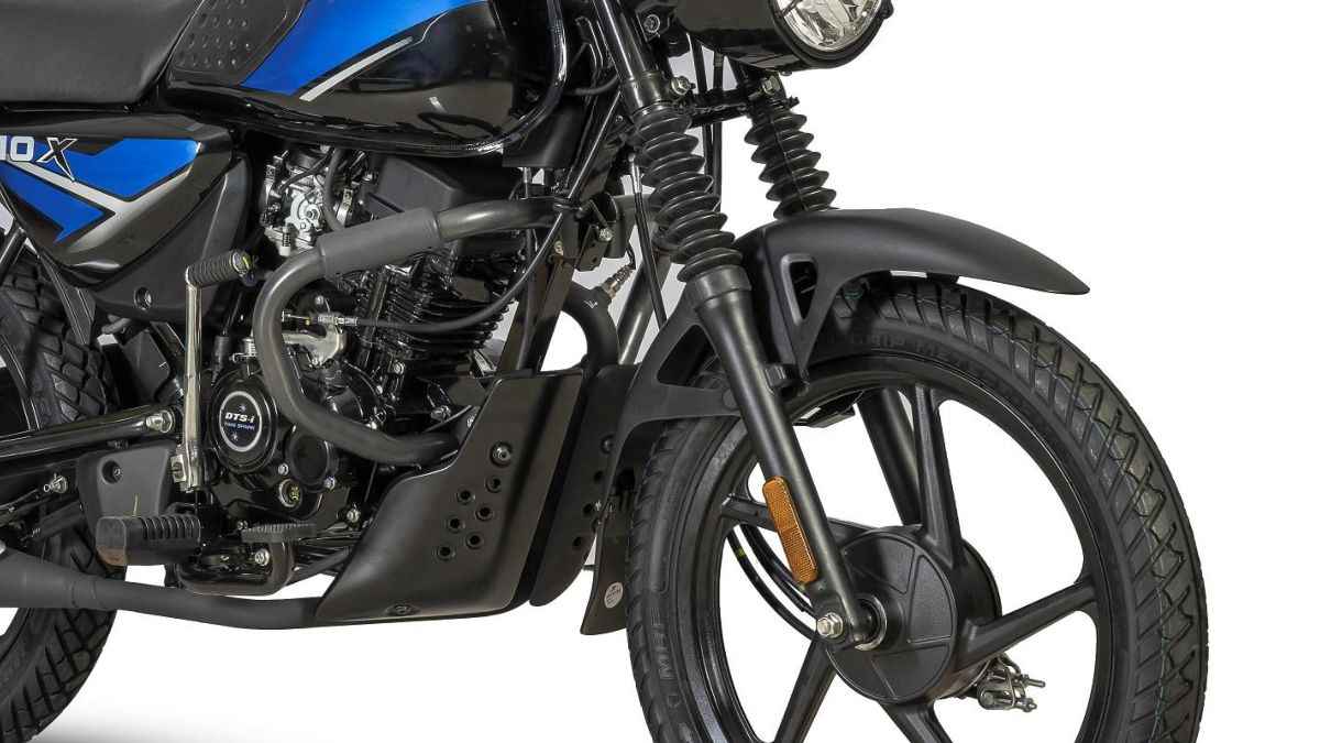 70 kmpl की माइलेज, 11 लीटर का फ्यूल टैंक, Bajaj की यह बाइक 8 सेकंड में पकड़ती है स्पीड