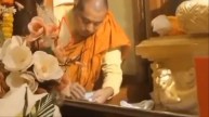 Bihar Gaya Mahabodhi Temple Cash Thievery Video Viral