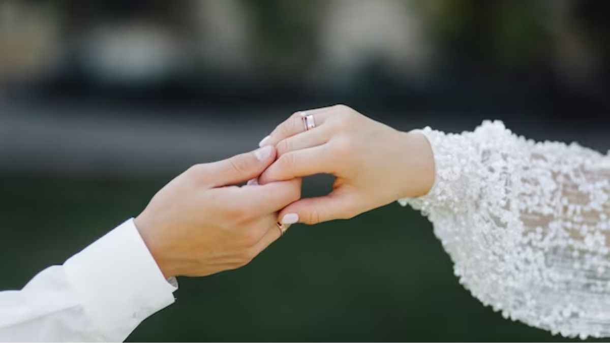 832 रुपये एंट्री फीस दें, कुर्सी साथ लेकर आए; शादी में आने वाले मेहमानों के लिए दुल्हन की अनोखी शर्त