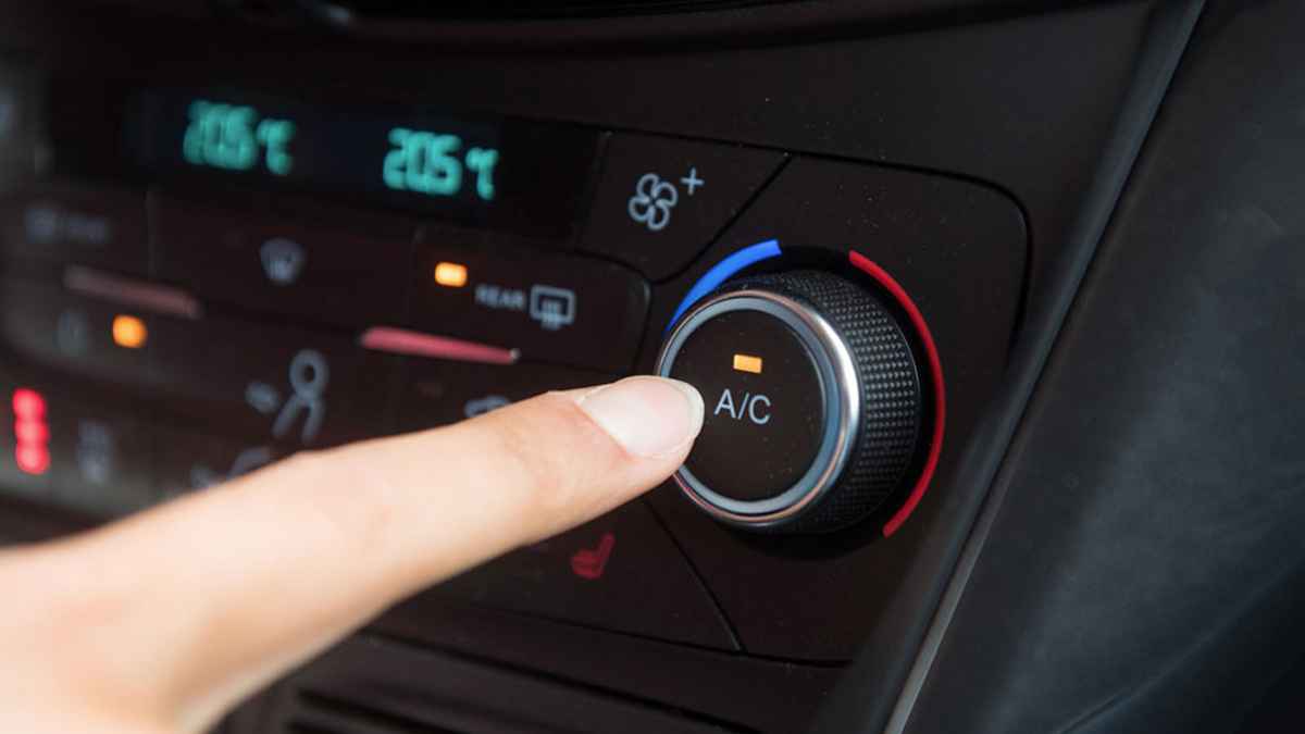 क्या कार में लगातार AC चलाने से कम होती है माइलेज ? क्या कहते हैं एक्सपर्ट