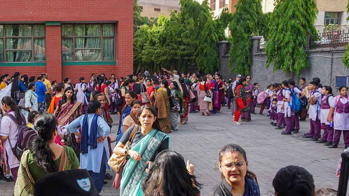 'स्कूल में मिला है बम'...ऐसे ऑडियो मैसेज आएं तो न करें सर्कुलेट; दिल्ली पुलिस का अलर्ट
