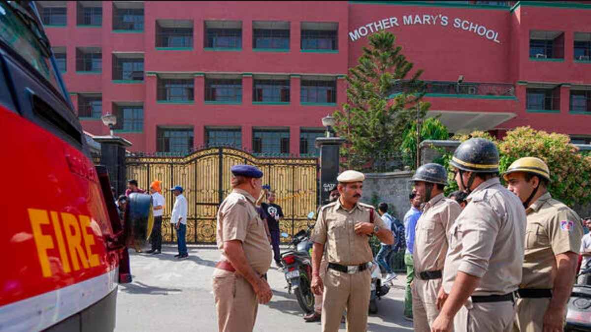 फेक कॉल या आतंकी धमकी! द‍िल्‍ली-NCR के स्‍कूलों में बम की खबर पर आया नया अपडेट