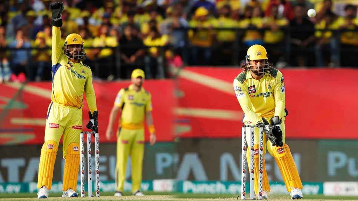 MS Dhoni becomes first Wicket keeper to complete 150 catches in IPL