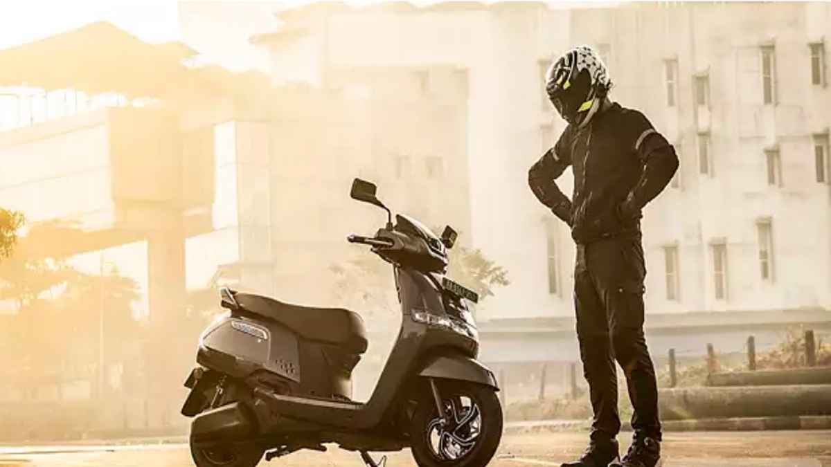 चिलचिलाती गर्मी में इलेक्ट्रिक स्कूटर चलाते समय 5 गलतियां पड़ सकती हैं भारी