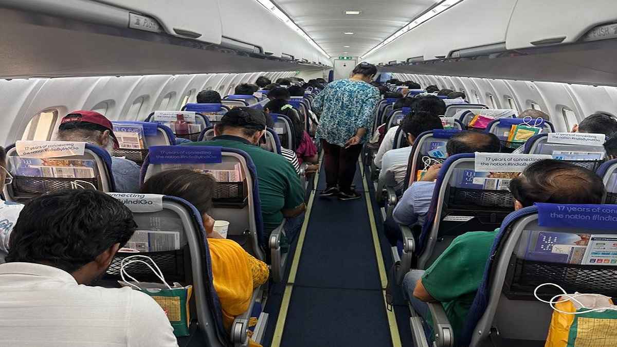गर्मी इतनी कि प्लेन का इंजन भी नहीं चला, 2 घंटे देरी से उड़ी फ्लाइट, बच्चे-बुजुर्ग होते रहे परेशान