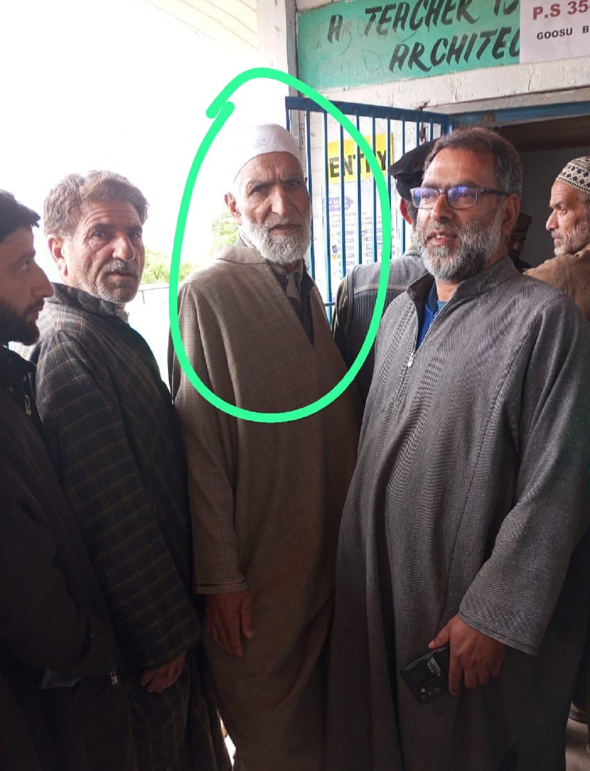 Jamaat-E-Islami (JEI) Kashmir Head Ghulam Qadir Wani casts his vote