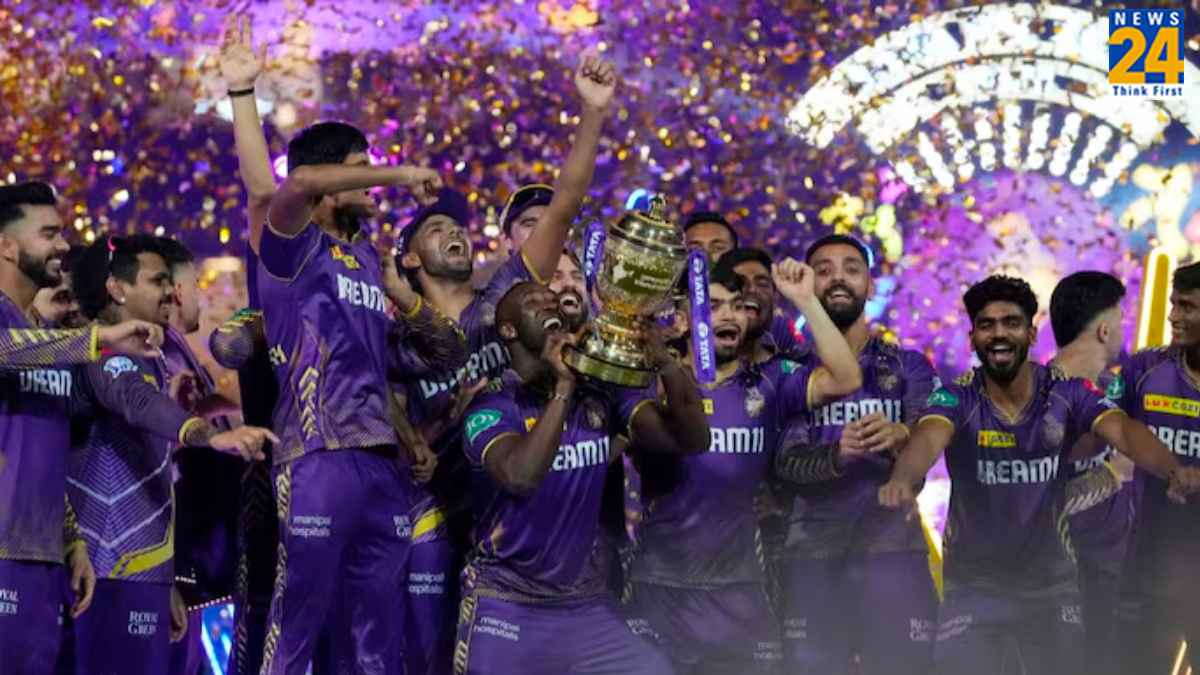 IPL 2024 FInal KKR vs SRH Mitchel Starc 3rd Trophy for Kolkata