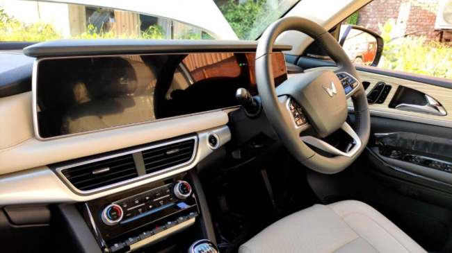 Mahindra XUV700 diesel MX 7 (1)