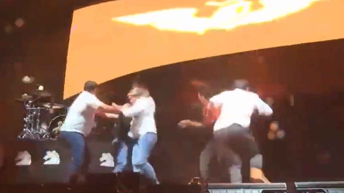 Mexico Accident Video Viral Stage Collapsed People Killed Injured Hospitalised