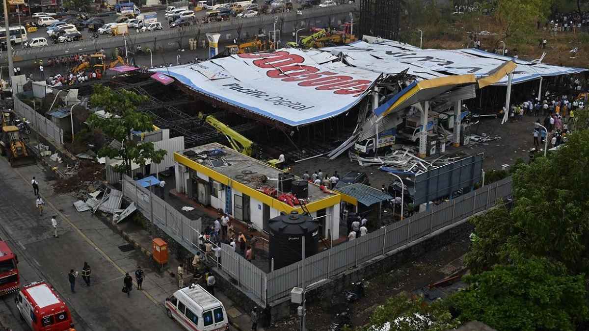 Mumbai Billboard Collapse: हादसे का आरोपी गायब, फोन भी स्विच ऑफ, तलाश में जुटी मुंबई पुलिस
