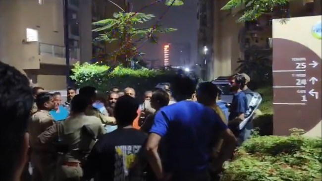 Noida Life Accident Paras Tierea Society Residents Protest Noida Life Accident Paras Tierea Society Residents Protest