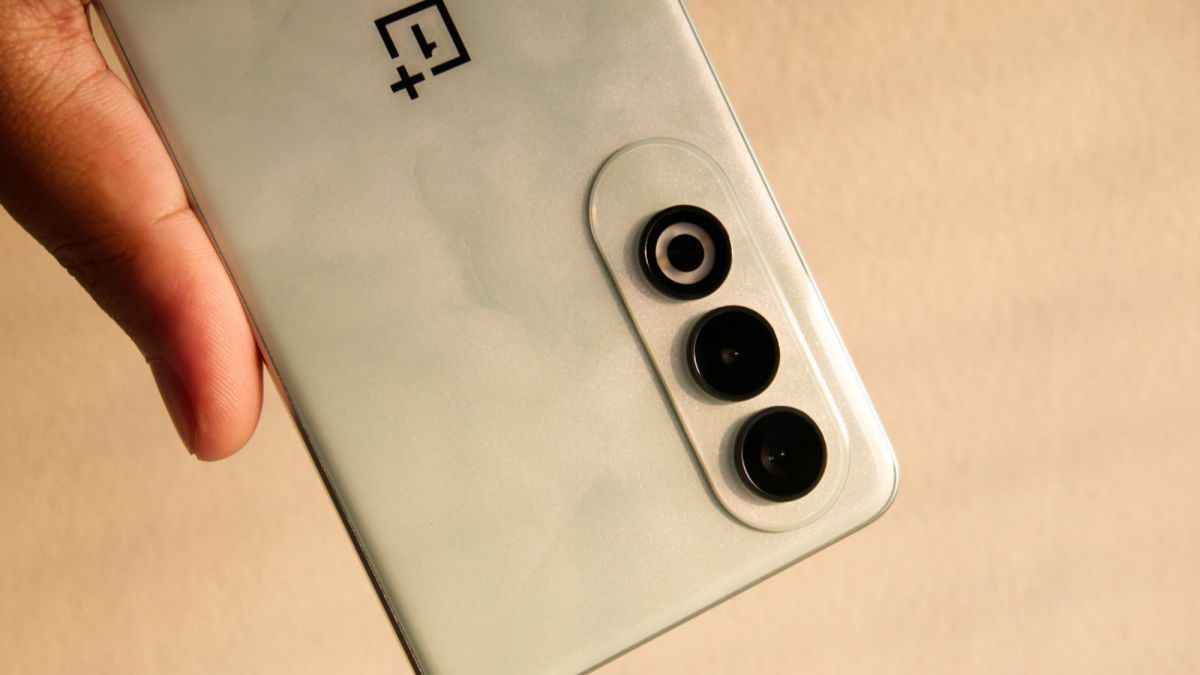 5,500mAh की बड़ी बैटरी के साथ आ रहा है OnePlus Nord CE 4 Lite, कीमत हो सकती है 20 हजार से कम