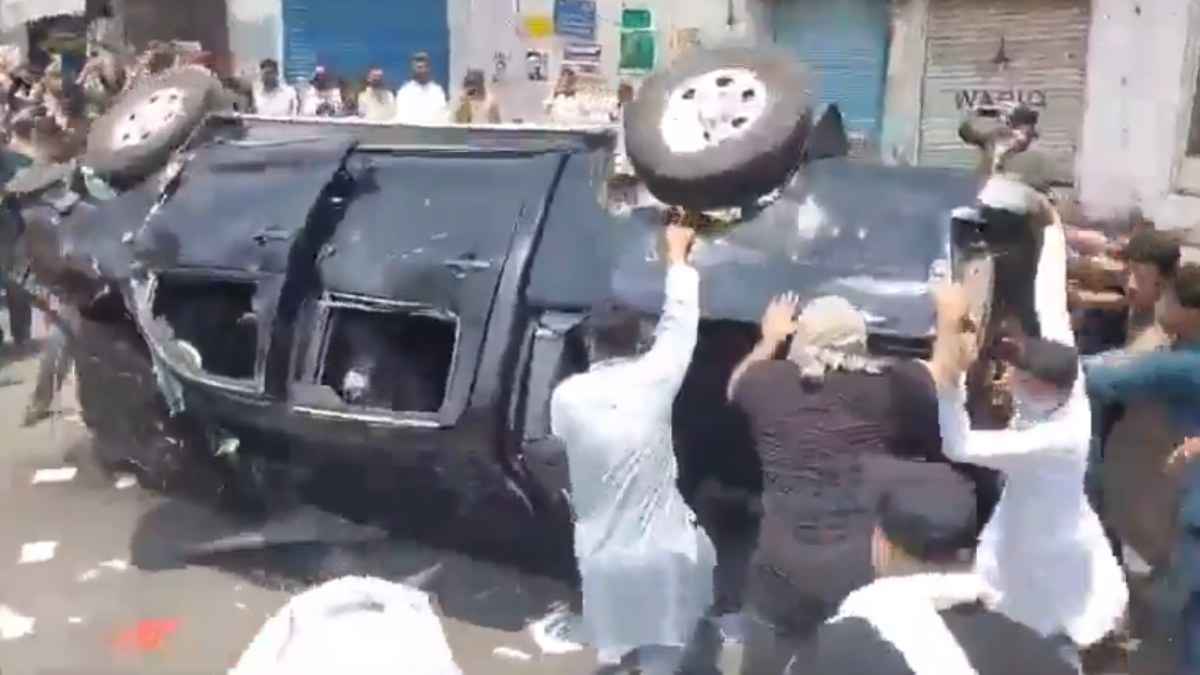 POK में हालात बेकाबू, झड़पों में एक पुलिस अफसर की मौत; 100 से अधिक लोग घायल