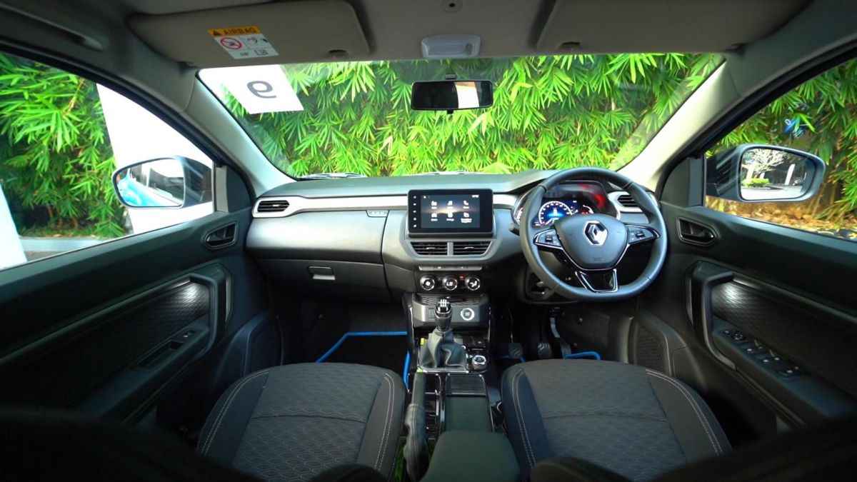 405 लीटर का बूट स्पेस, 19 kmpl की माइलेज, Renault की इस 5 Seater Car की कीमत 8 लाख से कम