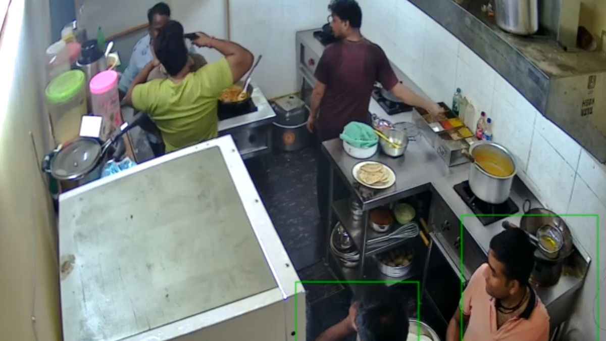 रेस्टोरेंट में घुसकर कर्मचारी पर तान दी बंदूक, दबंग का वीडियो हो रहा वायरल