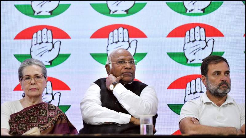 Sonia Gandhi, Mallikarjun Kharge, Rahul Gandhi