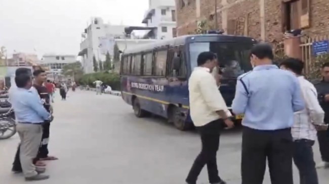 Threat to bomb two hospitals in Delhi Threat to bomb two hospitals in Delhi