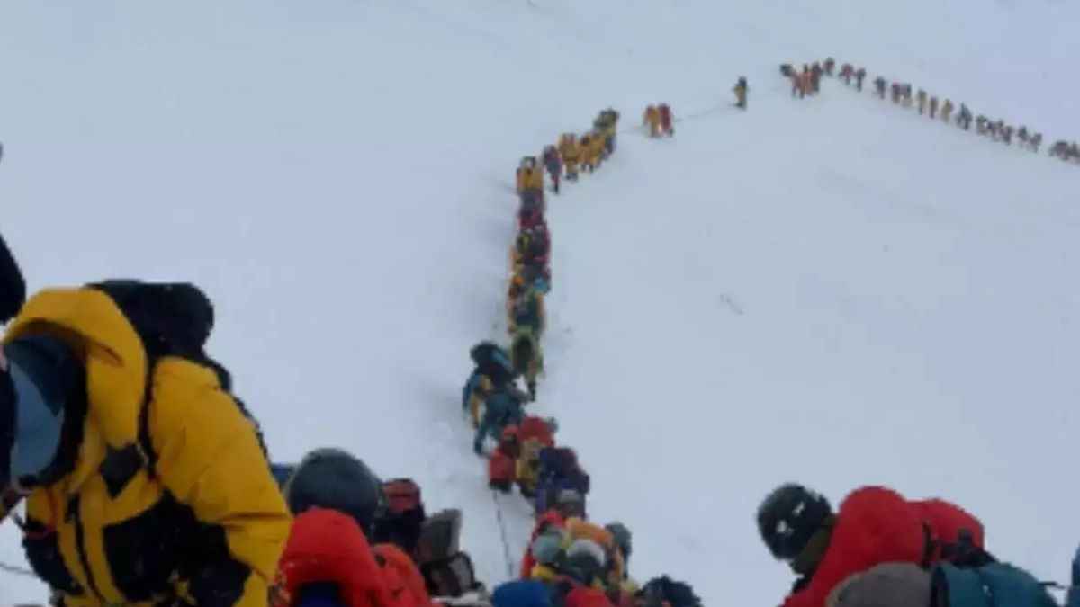 Traffic On Mount Everest