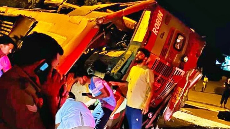 UP Bareilly Bus Accident Fell Down From Flyover