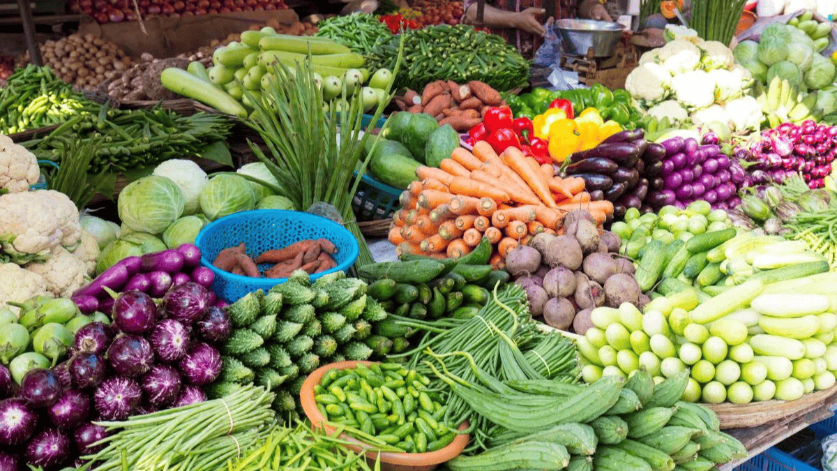 Vegetable Prices Today: टमाटर सस्ते तो कहीं महंगी हुई हरी सब्जियां; दिल्ली, नोएडा समेत आपके यहां कितने में बिक रही सब्जी?