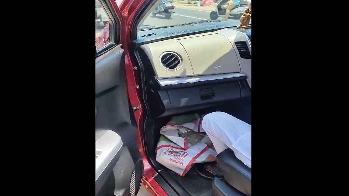 BJP नेता की कार में मिले 24 लाख, गिनी जा रहीं नोटों की गड्डियां, नाके पर हुई थी चेकिंग