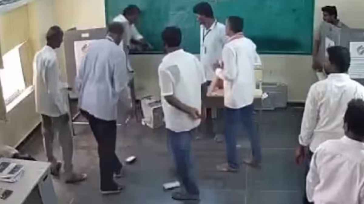 पोलिंग बूथ में जमीन पर पटककर तोड़ी EVM, विधायक की गुंडई पर EC सख्त, सामने आया Video