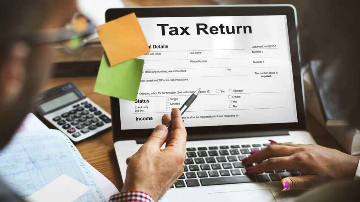 ITR फाइल नहीं करोगे तो लग सकता है इतने रुपये का जुर्माना, नोटिस मिलेगा वो अलग