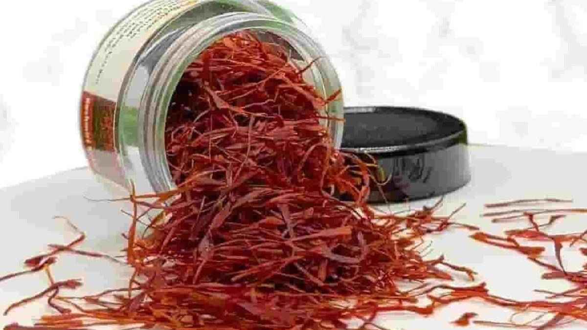 आसमान छू रही केसर की कीमत, जितने में मिलेगा 1 किलो उतने में आ जाएगा 70 ग्राम सोना