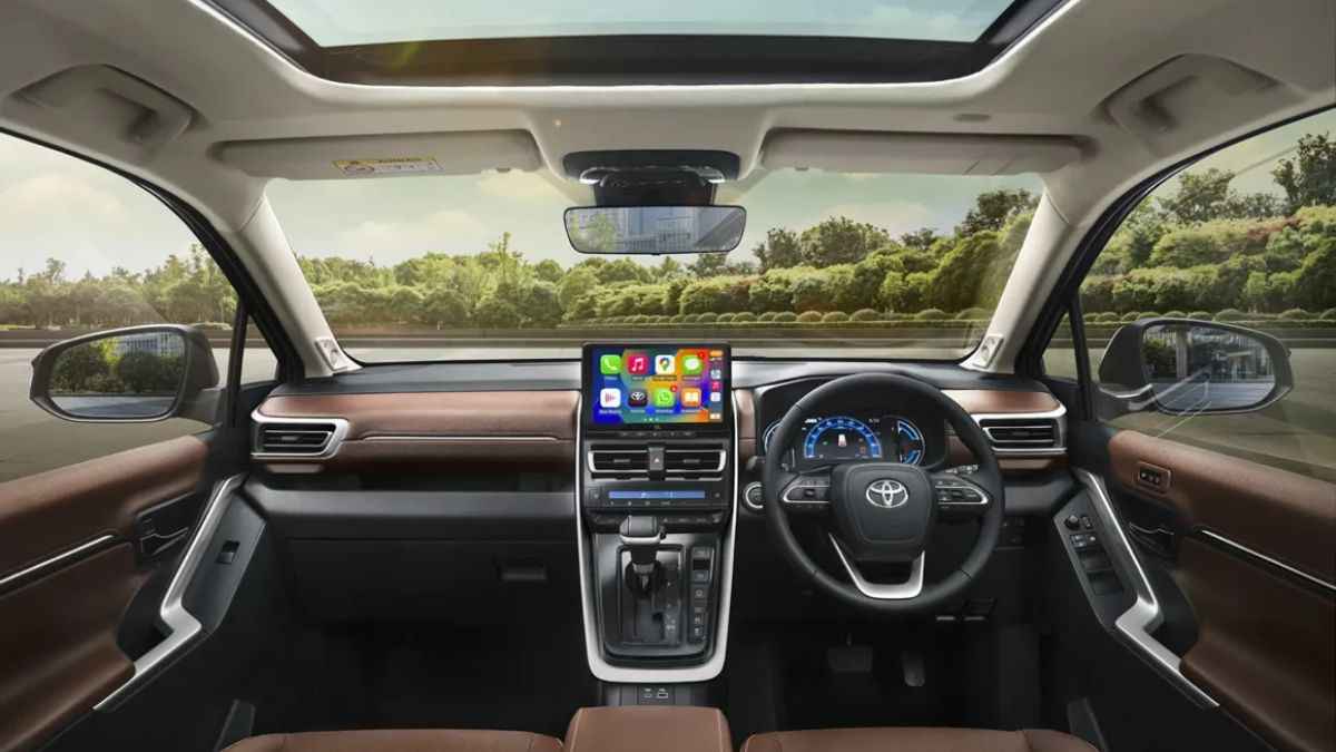 Toyota की इस बिग साइज SUV की बुकिंग बंद, सामने आई यह वजह