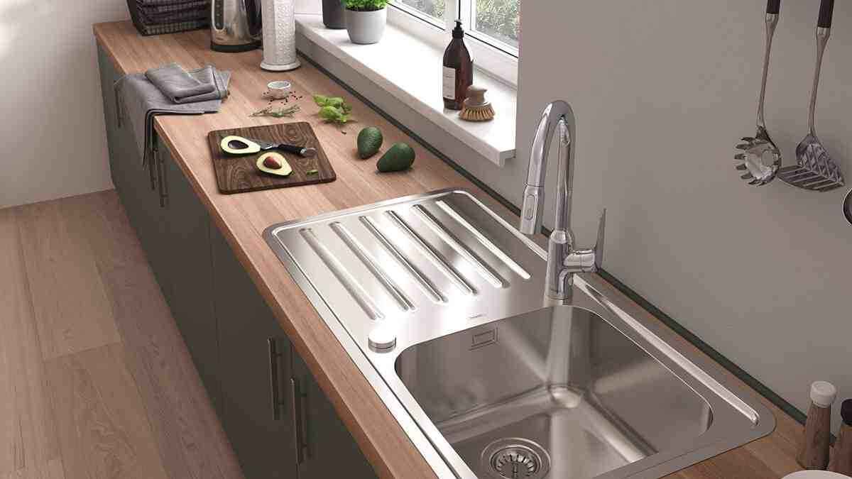 Vastu Tips: किचन सिंक बन सकती है आर्थिक संकट का कारण, जानें रसोई घर में सिंक की सही जगह और दिशा