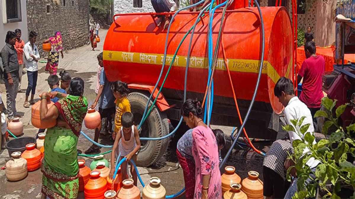 महाराष्ट्र के औरंगाबाद में बूंद-बूंद को तरसे लोग, लेकिन नेताओं के लिए शराब बड़ा मुद्दा